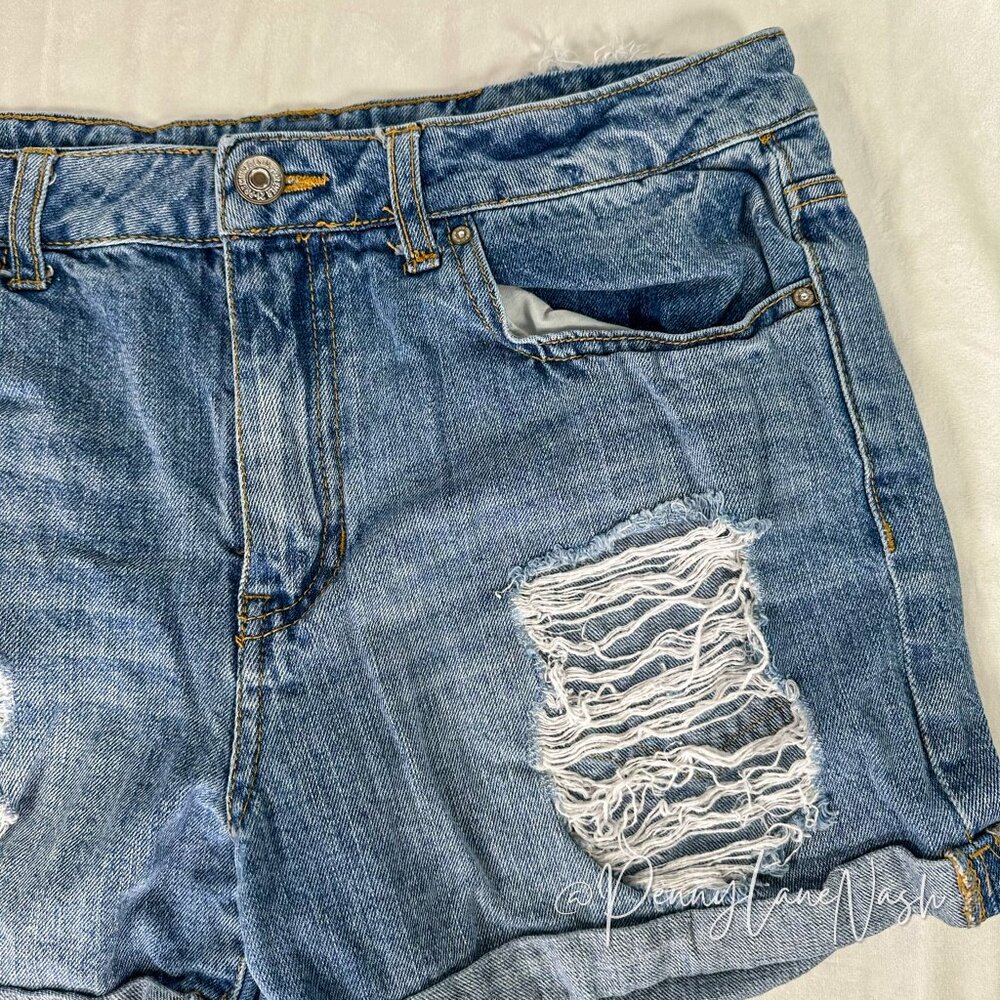 Forever 21 Distressed Cuffed Denim Jean Shorts - Picture 2 of 7